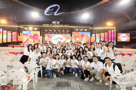 聘请专业摄影师，确保摄影作品质量