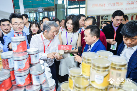 构筑高效的通讯网络，实现照片直播的即时传递和共享