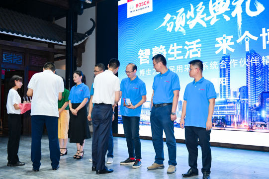 搜集观众反馈和对活动的建议，为下一次活动的策划进行优化