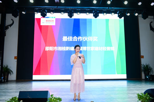 对活动结构及其组成进行调整并作出改进
