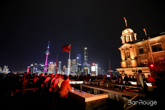 我们将为您提供摄影点评和技巧分享，提高您的摄影技巧