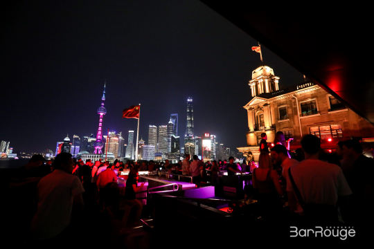 活动现场将融合互动体验和精彩表演，让您充分享受活动的乐趣