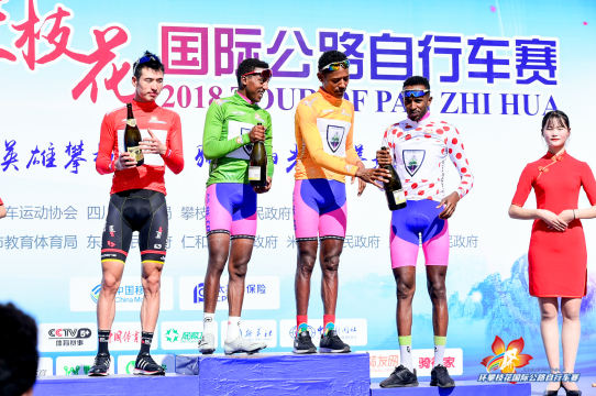 通过社交媒体平台和宣传渠道广泛宣传活动，吸引更多观众参与与关注