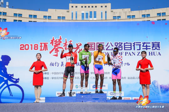 为参赛选手提供专业的训练指导和赛前准备，提高他们的竞技水平和心理素质