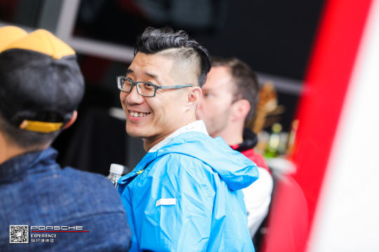 我们计划了不同的活动环节，比如赛车表演和拍摄瞬间