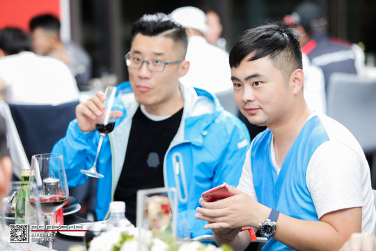 我们制定了安全措施和紧急计划，以保证活动的顺利和参与者的安全