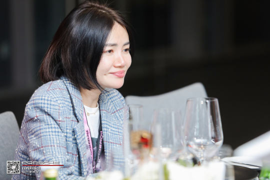 我们邀请了专业的赛车手参与活动，以提供更令人兴奋的体验