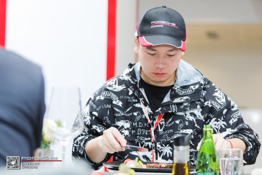 我们计划了每个活动环节的细节和安排，并为参与者提供清晰的指引和信息