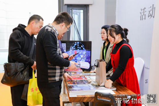活动安排还包括石灰窑和趵突泉参观等本地游览活动