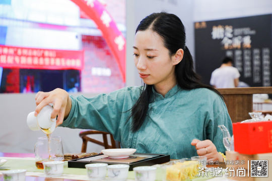 开展茶行业经营者互动对话，让参加者互相交流学习经验，寻求解决方案的办法