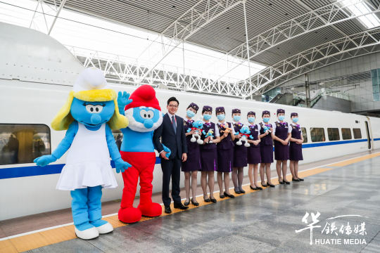 通过照片直播技术，实时把图像、内容、数据传递到观众面前