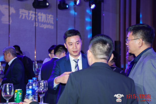 活动现场将提供高质量的拍摄设备，确保照片质量高品质