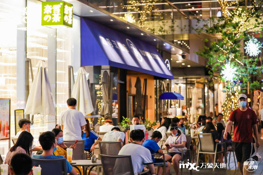 设计活动海报和宣传内容，吸引更多参与者