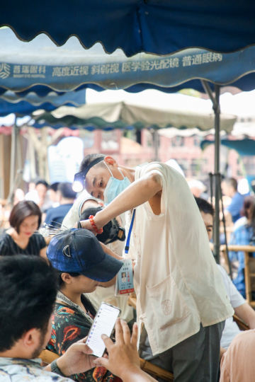 设立汽车安全区，组织学习和分享安全驾驶知识