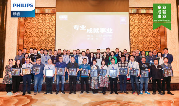 提前联系媒体，宣传活动并邀请媒体参与报道