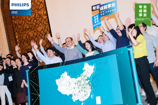 安排现场摄影师，进行活动现场照片直播