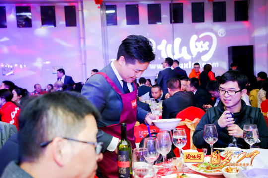 提前宣传活动，吸引更多观众参与照片直播
