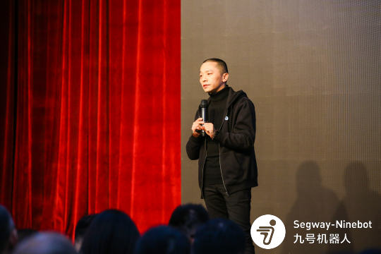 分析活动议程，计划拍摄频率和方向