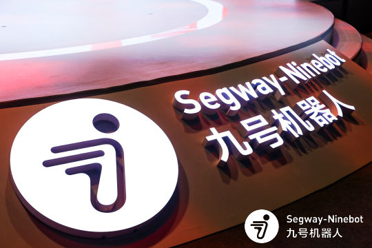 检查所有设备运行情况，保证照片直播质量