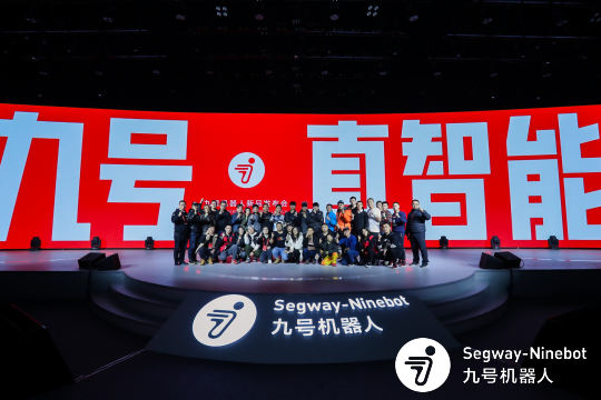 安排现场工作人员，实现照片直播平台的实时监控