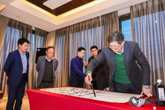 照片直播案例将展示行业的成功案例和颁奖仪式的庄严氛围