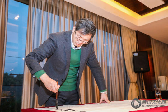 现场照片直播将为观众们提供真实、即时且身临其境的论坛体验