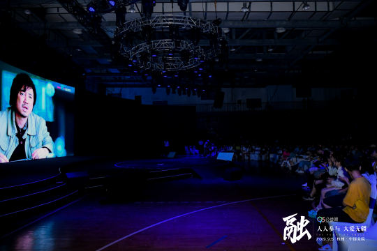 筹划会议方案，确保了一个完美的会议空间