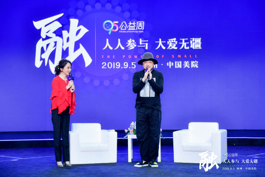 发布电子邮件和印刷品来宣传会议的举办