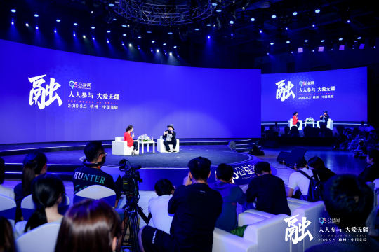 确定移动APP，并安排会议相关信息和资料的共享