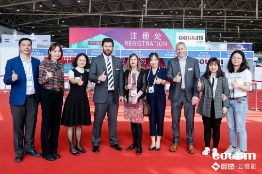 搭建专业照片直播平台，实时传递展会现场的精彩瞬间