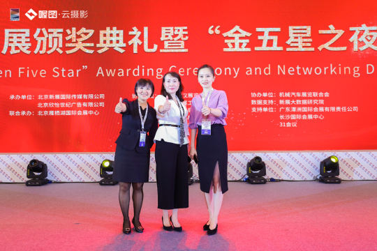 使用社交媒体平台宣传和推广活动，吸引更多的参与和关注