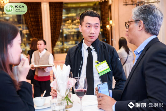 展示照片直播案例，吸引与会者关注