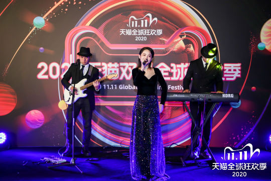 现场照片直播和专业修图，您会在这里体验到最高品质的购物服务