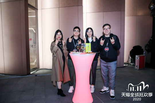 我们将为您提供现场照片直播、照片直播案例以及其他多种购物体验