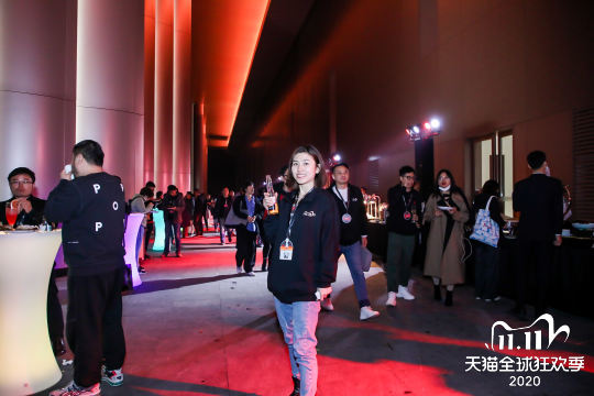 我们也将为您带来最新的AR技术，让您在购买前更加了解商品，直到您完全满意为止