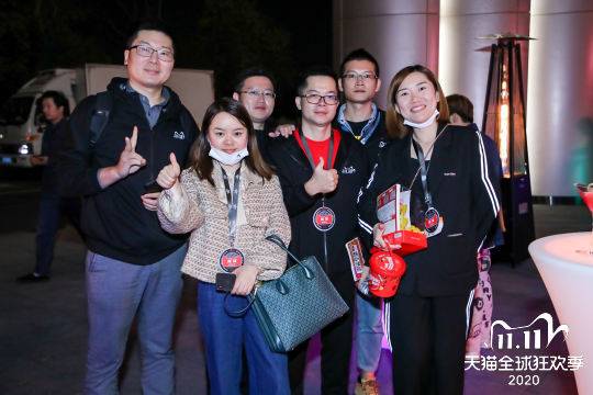 每张照片都经过专业处理，您会收到一个高质量的照片，让您时刻回忆这份回忆