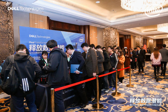 专业论坛吸引行业专家分享科技发展趋势和创新思维