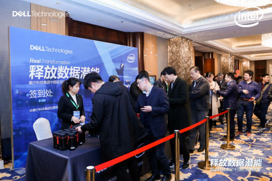 瞬间捕捉到的精彩照片能够激发更多观众的兴趣和参与