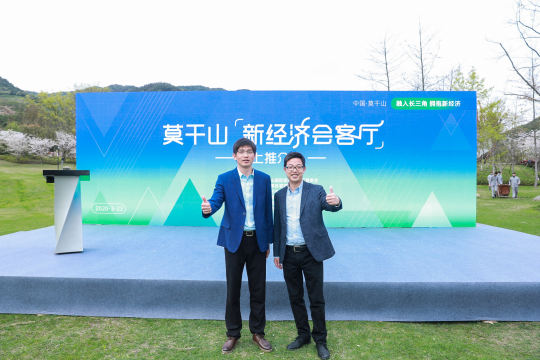 寻找合适的摄影服务提供商，确定照片直播方案