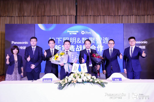 建立专属社交平台账号，便于观众及时关注照片和更新，维护活动网络热度
