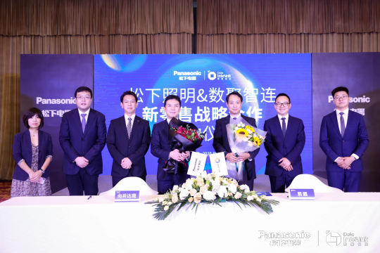 搭建现场照片直播区域，为摄影团队提供宽敞便捷的协作空间
