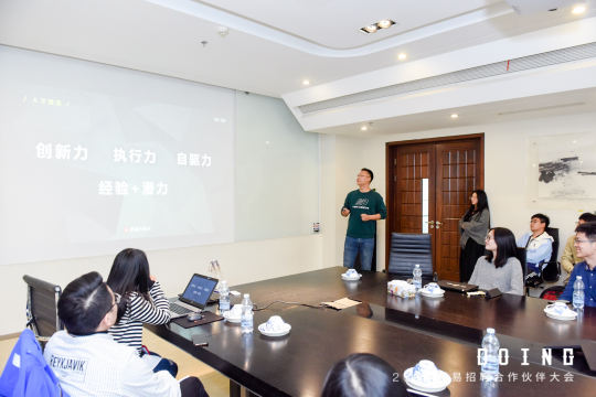 这场招聘合作伙伴大会将通过照片直播成为行业内的标杆和楷模，引领潮流