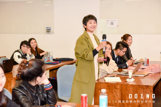 现场照片直播案例展示，向参会者展示照片直播在活动中的成功应用