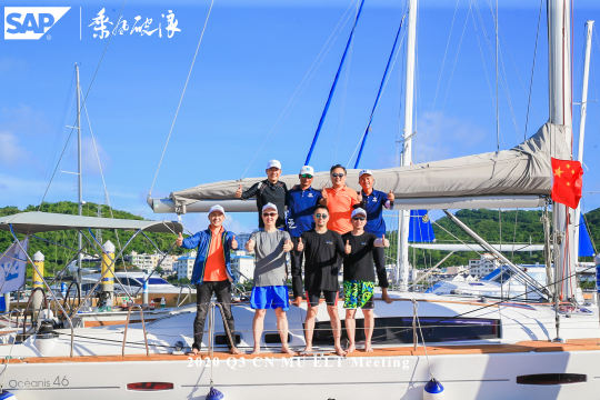 活动现场照片直播会提供实时报道和最新的活动内容，让人们可以及时获得信息