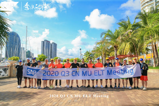 向所有参会人员介绍会议主题和特色活动，以提高关注度