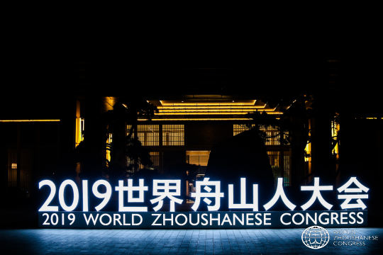 募集专业摄影团队，负责大会现场拍摄和照片直播服务
