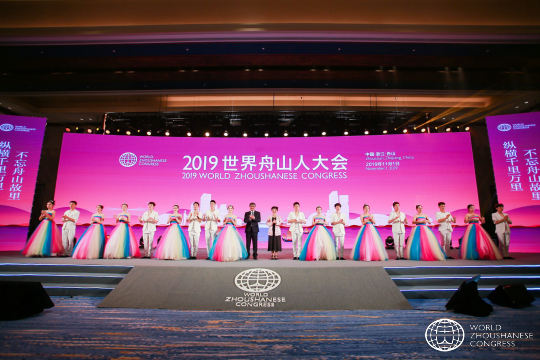 专家汇聚：来自多个领域的专家，企业家和学者