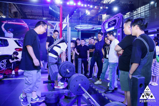 联络方式：有任何需要请致电我们的客服中心