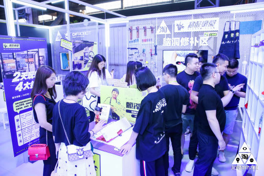 青年人的选择：秋季野营，是现代青年健康生活的新选择