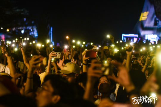 确定门票售卖渠道，并提供线上线下购票方式